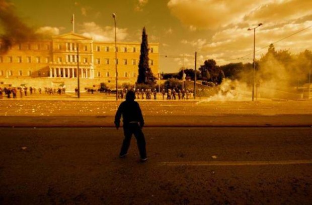 Κοινωνικές εκρήξεις στην Ελλάδα βλέπουν οι Financial Times