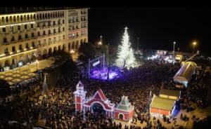 Θεσσαλονίκη: Το τεράστιο χριστουγεννιάτικο δέντρο με τα 14.000  λαμπάκια