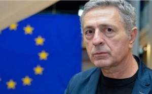 AIGINIONEWS: Στ. Κούλογλου: Αποχωρεί από την ευρωομάδα του ΣΥΡΙΖΑ