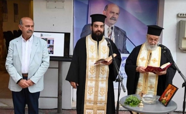 AIGINIONEWS: Αγιασμός εγκαινίων Εκλογικού Κέντρου Αιγινίου του συνδυασμού του Αν. Μανώλα &quot;Θέλουμε και Μπορούμε&quot;