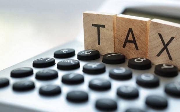 FT: Bάλτε φόρο στις εταιρείες που δεν επενδύουν