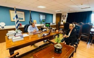 AIGINIONEWS: Επίσκεψη της Αντιπεριφερειάρχη Πιερίας στον Υφυπουργό Ναυτιλίας και Νησιωτικής Πολιτικής  Κώστα Κατσαφάδο