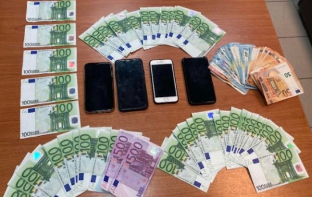 AIGINIONEWS: Συνελήφθησαν 4 άτομα στην Πιερία για κυκλοφορία πλαστών χαρτονομισμάτων